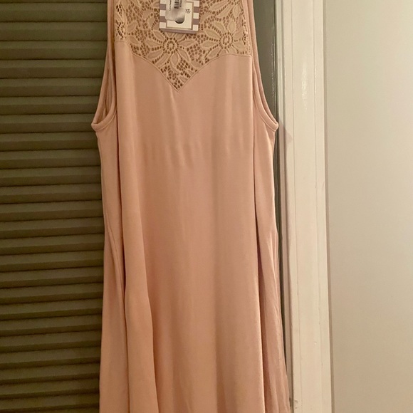 Zenana Lace Detail Halter-Neck Tank. Blush color. Size Medium. NWT! - Picture 2 of 6